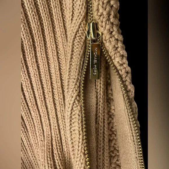 Beautiful Michael Kors Knit Sweater - Picture 4 of 5